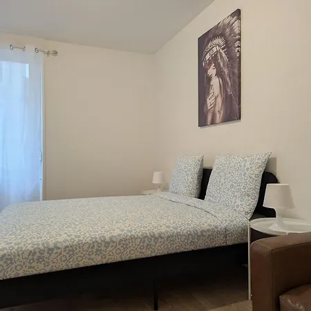 Le Vauban - 2 Chambres, Salon, Cuisine Equipee, Parking Et Wifi Gratuit Apartmán *