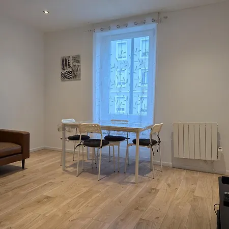 Le Vauban - 2 Chambres, Salon, Cuisine équipée, Parking Et Wifi Gratuit