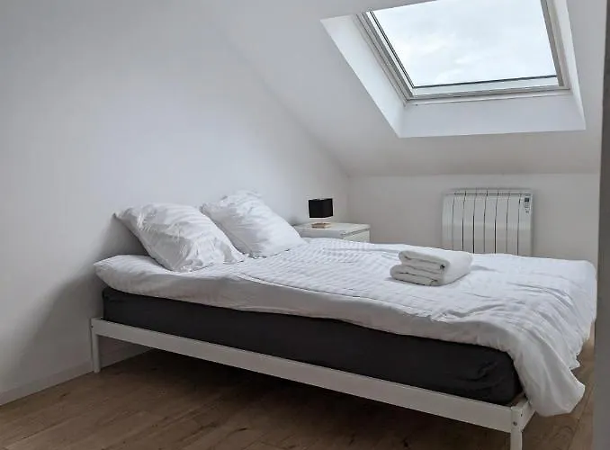 Le Vauban - 2 Chambres, Salon, Cuisine Equipee, Parking Et Wifi Gratuit דירה