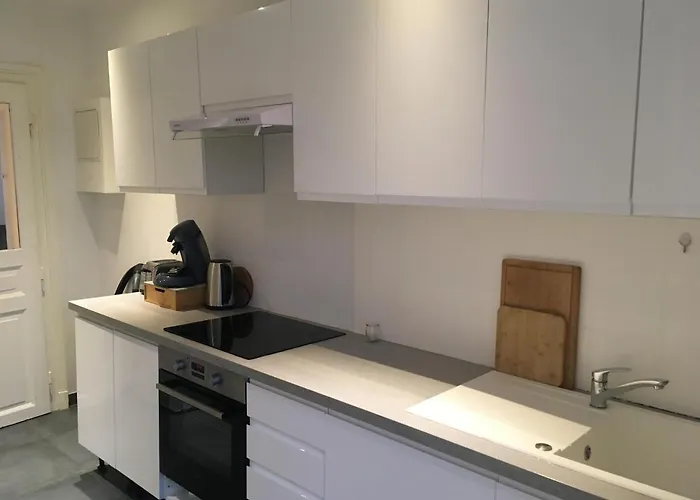 Le Vauban - 2 Chambres, Salon, Cuisine Equipee, Parking Et Wifi Gratuit