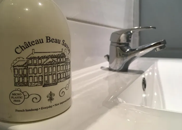 Le Vauban - 2 Chambres, Salon, Cuisine Equipee, Parking Et Wifi Gratuit דירה