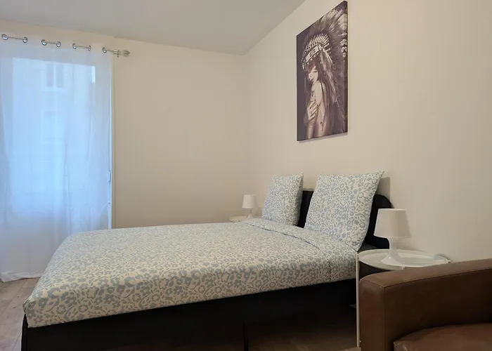 Le Vauban - 2 Chambres, Salon, Cuisine équipée, Parking Et Wifi Gratuit Appartement *