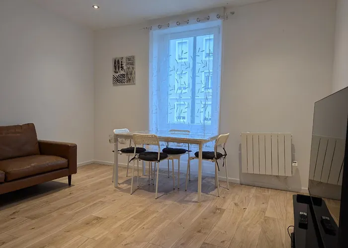 Le Vauban - 2 Chambres, Salon, Cuisine Equipee, Parking Et Wifi Gratuit