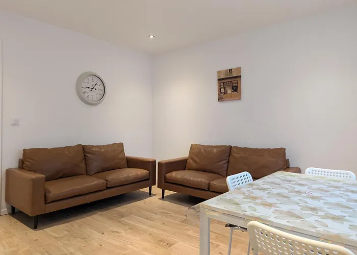 Le Vauban - 2 Chambres, Salon, Cuisine Equipee, Parking Et Wifi Gratuit דירה